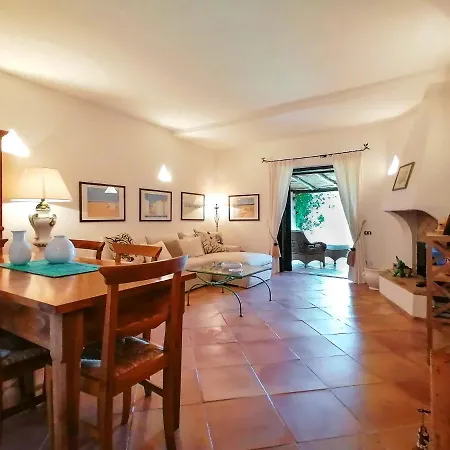 Prázdninový dům Alba Ruja Apartment 2 *